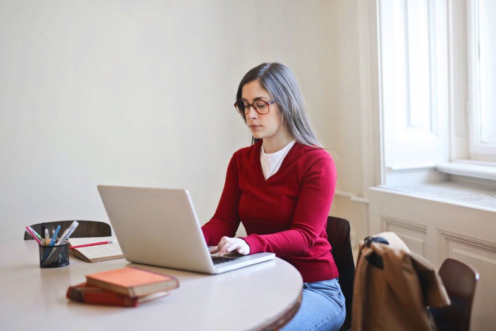 Choosing the Right Online College Choosing the Right Online College